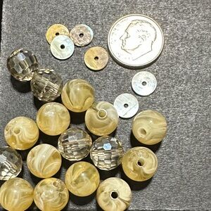 25.  Glass Beads, Glass Faucet Beads & Small Shell Disc Loose Beads